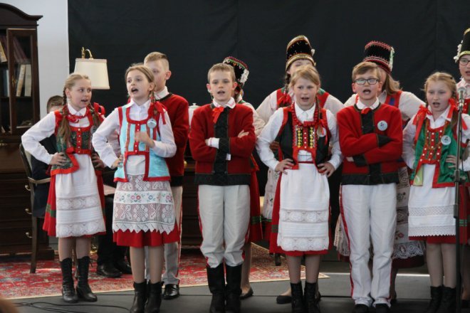 Łyse: Uroczystości szkolnego jubileuszu z udziałem Jerzego Hoffmana [ZDJĘCIA] - zdjęcie #79 - eOstroleka.pl