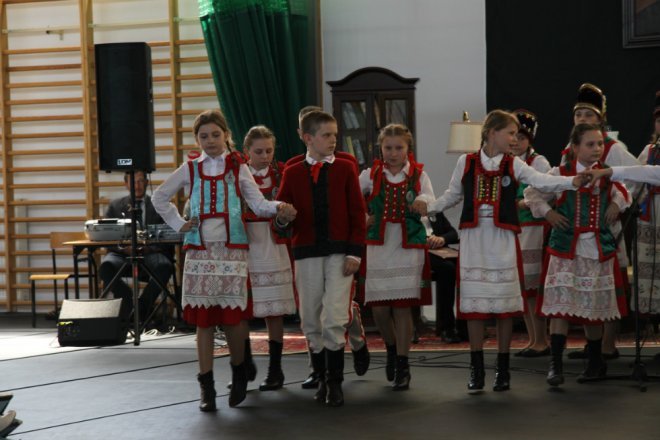 Łyse: Uroczystości szkolnego jubileuszu z udziałem Jerzego Hoffmana [ZDJĘCIA] - zdjęcie #87 - eOstroleka.pl