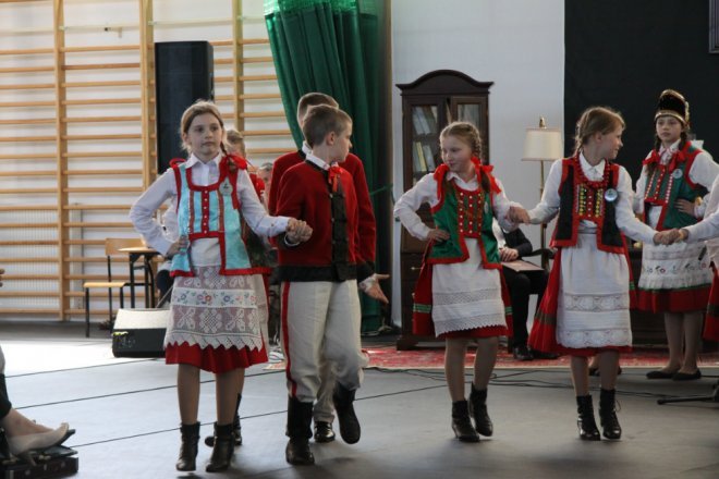 Łyse: Uroczystości szkolnego jubileuszu z udziałem Jerzego Hoffmana [ZDJĘCIA] - zdjęcie #73 - eOstroleka.pl