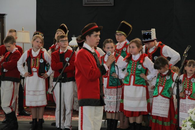 Łyse: Uroczystości szkolnego jubileuszu z udziałem Jerzego Hoffmana [ZDJĘCIA] - zdjęcie #102 - eOstroleka.pl