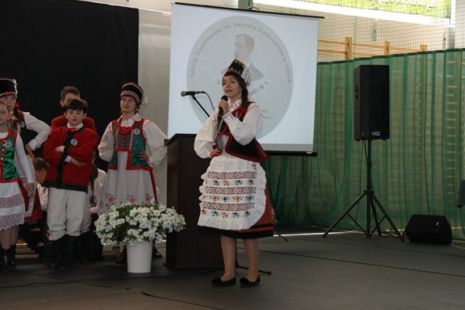 Łyse: Uroczystości szkolnego jubileuszu z udziałem Jerzego Hoffmana [ZDJĘCIA] - zdjęcie #103 - eOstroleka.pl
