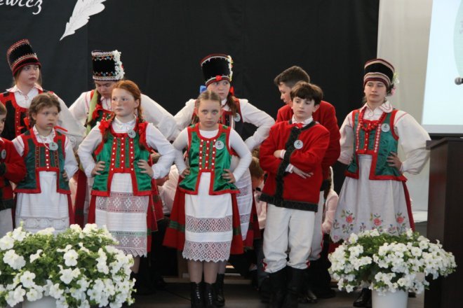 Łyse: Uroczystości szkolnego jubileuszu z udziałem Jerzego Hoffmana [ZDJĘCIA] - zdjęcie #105 - eOstroleka.pl