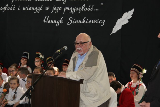 Łyse: Uroczystości szkolnego jubileuszu z udziałem Jerzego Hoffmana [ZDJĘCIA] - zdjęcie #35 - eOstroleka.pl