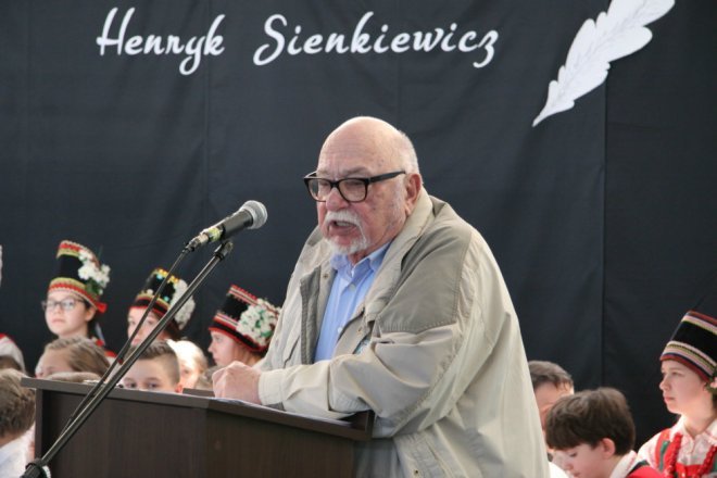 Łyse: Uroczystości szkolnego jubileuszu z udziałem Jerzego Hoffmana [ZDJĘCIA] - zdjęcie #34 - eOstroleka.pl