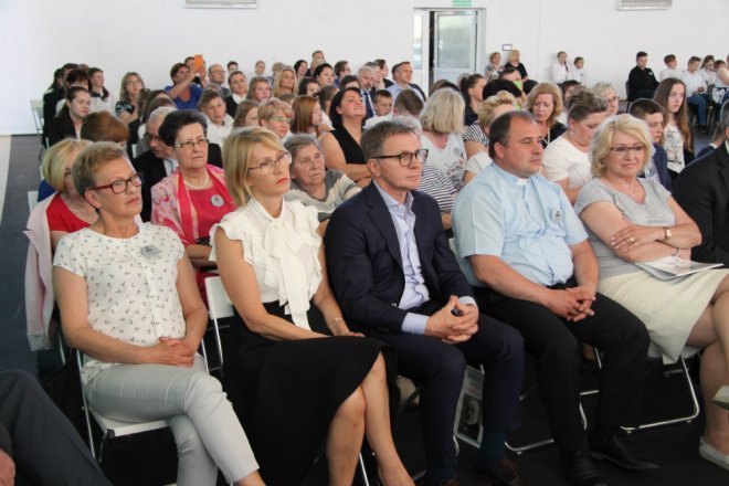 Łyse: Uroczystości szkolnego jubileuszu z udziałem Jerzego Hoffmana [ZDJĘCIA] - zdjęcie #32 - eOstroleka.pl