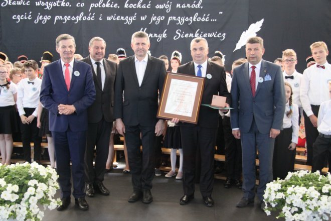 Łyse: Uroczystości szkolnego jubileuszu z udziałem Jerzego Hoffmana [ZDJĘCIA] - zdjęcie #27 - eOstroleka.pl
