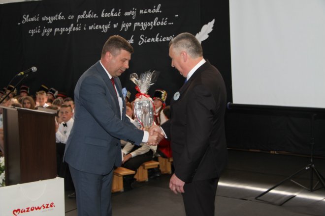 Łyse: Uroczystości szkolnego jubileuszu z udziałem Jerzego Hoffmana [ZDJĘCIA] - zdjęcie #25 - eOstroleka.pl