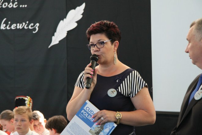 Łyse: Uroczystości szkolnego jubileuszu z udziałem Jerzego Hoffmana [ZDJĘCIA] - zdjęcie #22 - eOstroleka.pl