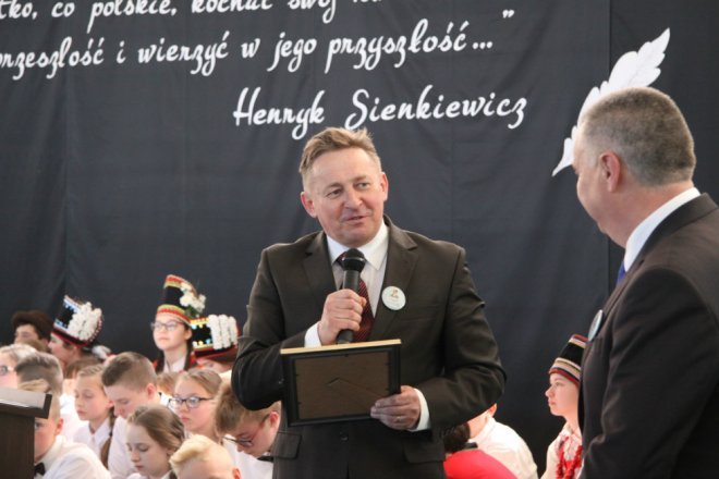 Łyse: Uroczystości szkolnego jubileuszu z udziałem Jerzego Hoffmana [ZDJĘCIA] - zdjęcie #21 - eOstroleka.pl