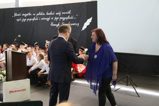 Łyse: Uroczystości szkolnego jubileuszu z udziałem Jerzego Hoffmana [ZDJĘCIA] - zdjęcie #20 - eOstroleka.pl