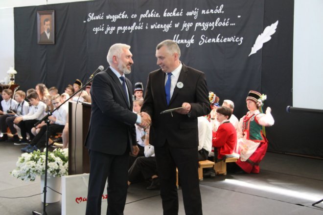 Łyse: Uroczystości szkolnego jubileuszu z udziałem Jerzego Hoffmana [ZDJĘCIA] - zdjęcie #19 - eOstroleka.pl