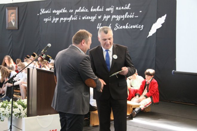 Łyse: Uroczystości szkolnego jubileuszu z udziałem Jerzego Hoffmana [ZDJĘCIA] - zdjęcie #17 - eOstroleka.pl