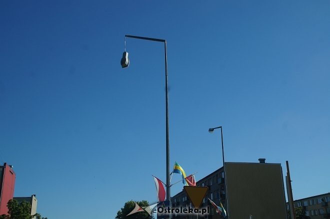Ostrołęka: Nocny rajd ulicami miasta zakończony kolizją z latarnią [ZDJĘCIA] - zdjęcie #4 - eOstroleka.pl