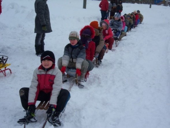 Ferie w MOSiR: Kulig dla dzieci na zakończenie ferii (12.02.2010r.)  - zdjęcie #56 - eOstroleka.pl