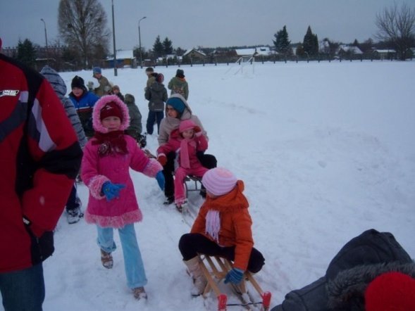 Ferie w MOSiR: Kulig dla dzieci na zakończenie ferii (12.02.2010r.)  - zdjęcie #23 - eOstroleka.pl