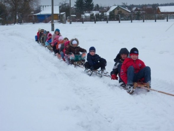 Ferie w MOSiR: Kulig dla dzieci na zakończenie ferii (12.02.2010r.)  - zdjęcie #42 - eOstroleka.pl