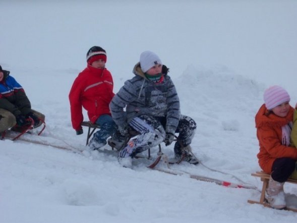 Ferie w MOSiR: Kulig dla dzieci na zakończenie ferii (12.02.2010r.)  - zdjęcie #51 - eOstroleka.pl