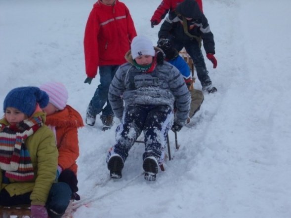 Ferie w MOSiR: Kulig dla dzieci na zakończenie ferii (12.02.2010r.)  - zdjęcie #55 - eOstroleka.pl