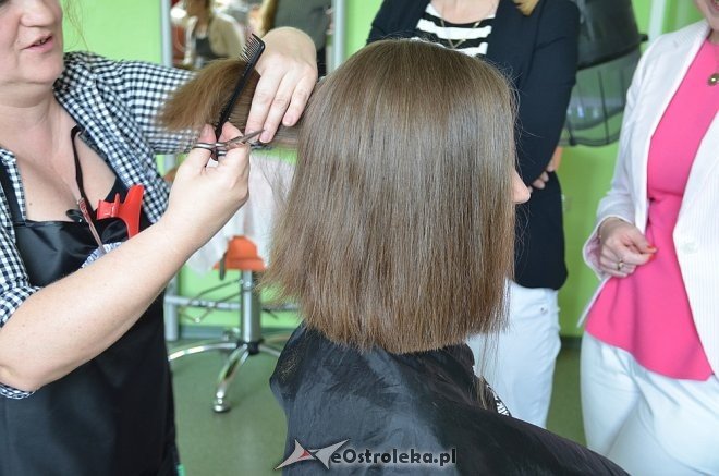 Uczennice ZSZ nr 2 ścięły włosy by wspomóc chorych na nowotwory [ZDJĘCIA] - zdjęcie #14 - eOstroleka.pl
