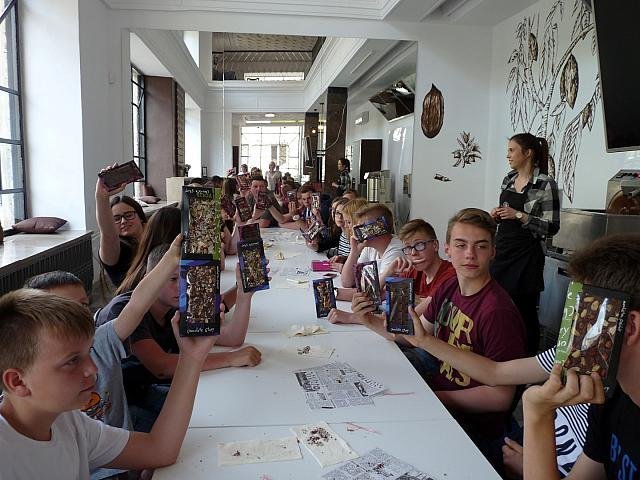 Uczniowie „dwójki” z wizytą w warszawskiej Manufakturze Czekolady [ZDJĘCIA] - zdjęcie #38 - eOstroleka.pl