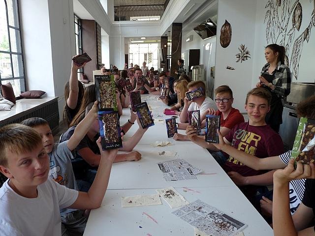 Uczniowie „dwójki” z wizytą w warszawskiej Manufakturze Czekolady [ZDJĘCIA] - zdjęcie #39 - eOstroleka.pl