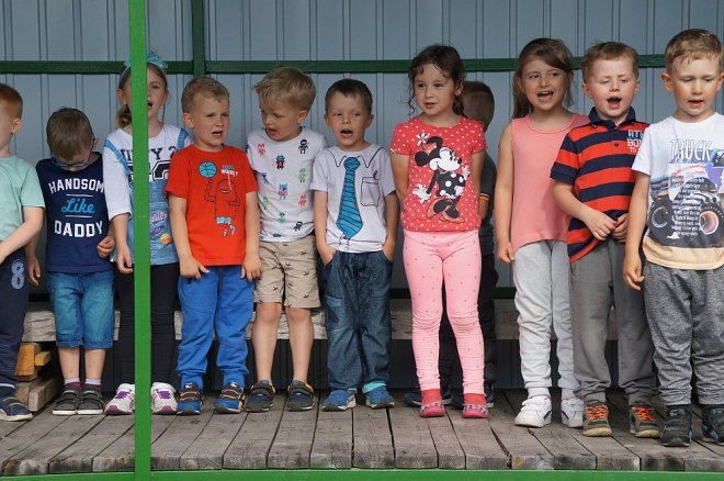 Dzień Rodziny w Przedszkolu Miejskim nr 17 Kraina Misiów [30.05.2017] - zdjęcie #70 - eOstroleka.pl