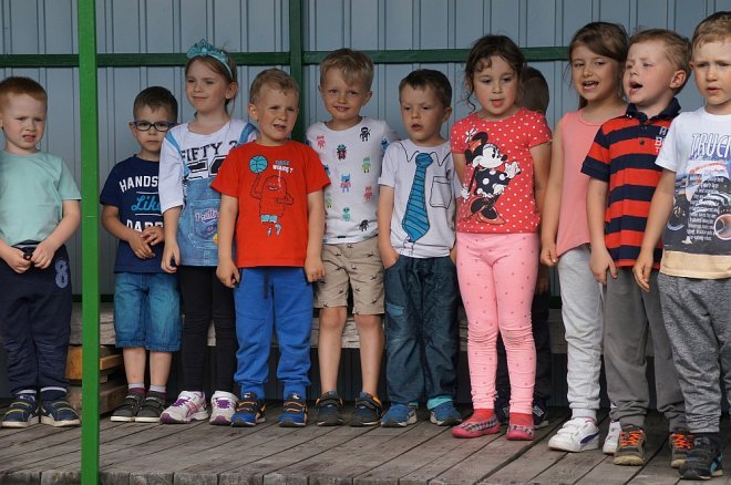 Dzień Rodziny w Przedszkolu Miejskim nr 17 Kraina Misiów [30.05.2017] - zdjęcie #54 - eOstroleka.pl