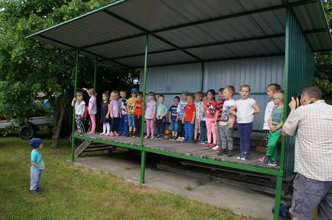 Dzień Rodziny w Przedszkolu Miejskim nr 17 Kraina Misiów [30.05.2017] - zdjęcie #62 - eOstroleka.pl