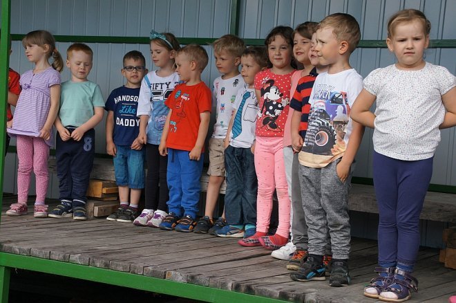 Dzień Rodziny w Przedszkolu Miejskim nr 17 Kraina Misiów [30.05.2017] - zdjęcie #59 - eOstroleka.pl