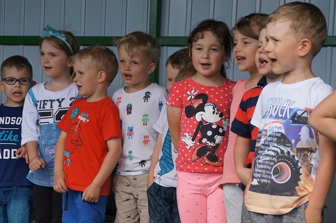 Dzień Rodziny w Przedszkolu Miejskim nr 17 Kraina Misiów [30.05.2017] - zdjęcie #60 - eOstroleka.pl