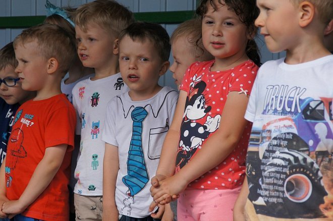 Dzień Rodziny w Przedszkolu Miejskim nr 17 Kraina Misiów [30.05.2017] - zdjęcie #82 - eOstroleka.pl
