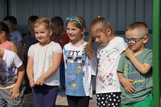 Dzień Rodziny w Przedszkolu Miejskim nr 17 Kraina Misiów [30.05.2017] - zdjęcie #102 - eOstroleka.pl