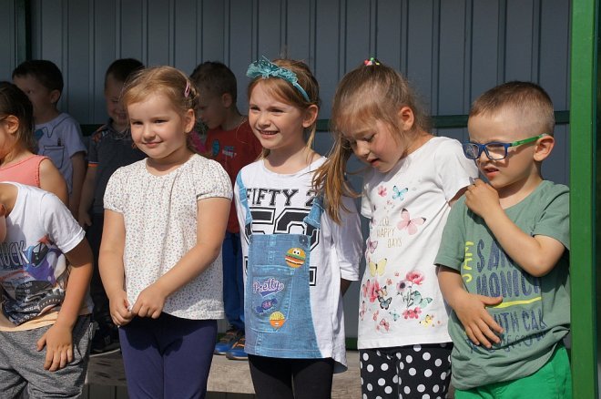 Dzień Rodziny w Przedszkolu Miejskim nr 17 Kraina Misiów [30.05.2017] - zdjęcie #18 - eOstroleka.pl