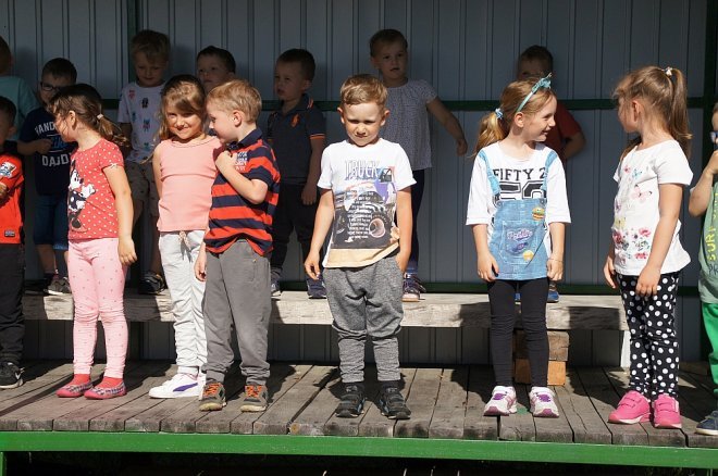 Dzień Rodziny w Przedszkolu Miejskim nr 17 Kraina Misiów [30.05.2017] - zdjęcie #16 - eOstroleka.pl