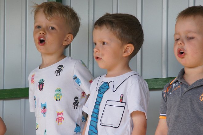 Dzień Rodziny w Przedszkolu Miejskim nr 17 Kraina Misiów [30.05.2017] - zdjęcie #10 - eOstroleka.pl