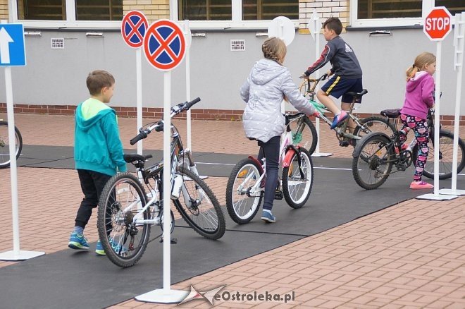 Festyn rodzinny z okazji Dnia Dziecka w Szkole Podstawowej nr 6 w Ostrołęce [01.06.2017] - zdjęcie #19 - eOstroleka.pl