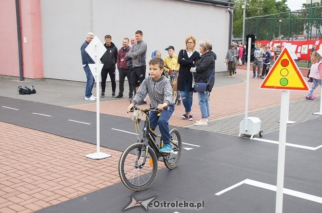 Festyn rodzinny z okazji Dnia Dziecka w Szkole Podstawowej nr 6 w Ostrołęce [01.06.2017] - zdjęcie #12 - eOstroleka.pl