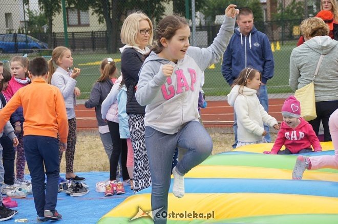 Festyn rodzinny z okazji Dnia Dziecka w Szkole Podstawowej nr 6 w Ostrołęce [01.06.2017] - zdjęcie #3 - eOstroleka.pl