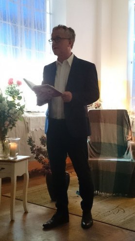 Ewa i Janusz Kotowscy czytali dzieciom z SOS-W poezję ks. Twardowskiego [ZDJĘCIA] - zdjęcie #2 - eOstroleka.pl