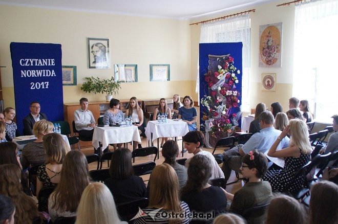 Czytanie Norwida 2017 w II Liceum Ogólnokształcącym [ZDJĘCIA] - zdjęcie #11 - eOstroleka.pl