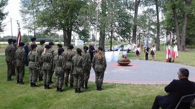 Pasieki: Oddali hołd pomordowanym żołnierzom i mieszkańcom Goworowszczyzny [ZDJĘCIA] - zdjęcie #1 - eOstroleka.pl
