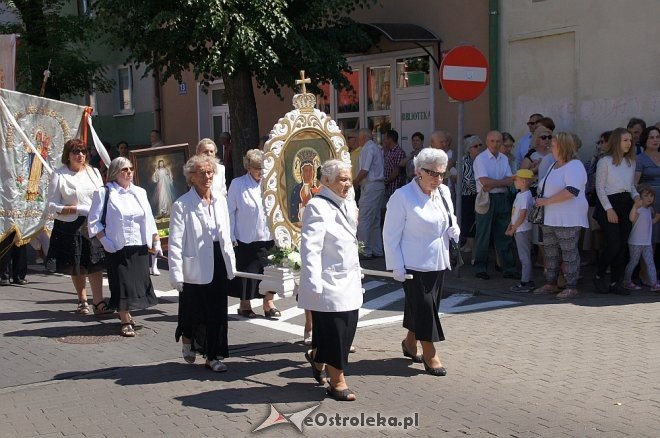 Procesja Bożego Ciała w sanktuarium pw. św. Antoniego Padewskiego w Ostrołęce [15.06.2017] - zdjęcie #285 - eOstroleka.pl
