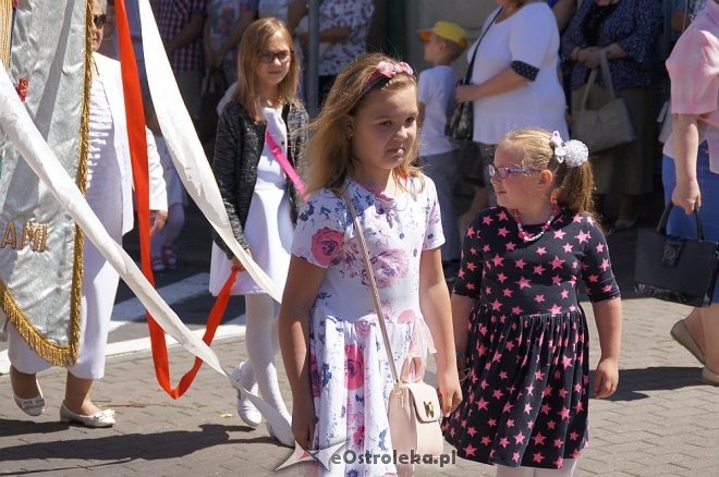 Procesja Bożego Ciała w sanktuarium pw. św. Antoniego Padewskiego w Ostrołęce [15.06.2017] - zdjęcie #281 - eOstroleka.pl