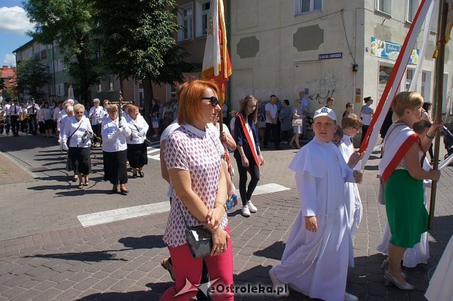 Procesja Bożego Ciała w sanktuarium pw. św. Antoniego Padewskiego w Ostrołęce [15.06.2017] - zdjęcie #259 - eOstroleka.pl