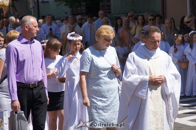 Procesja Bożego Ciała w sanktuarium pw. św. Antoniego Padewskiego w Ostrołęce [15.06.2017] - zdjęcie #232 - eOstroleka.pl