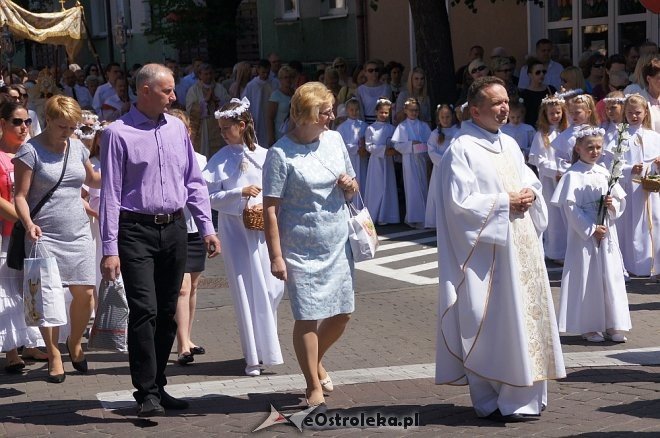 Procesja Bożego Ciała w sanktuarium pw. św. Antoniego Padewskiego w Ostrołęce [15.06.2017] - zdjęcie #230 - eOstroleka.pl