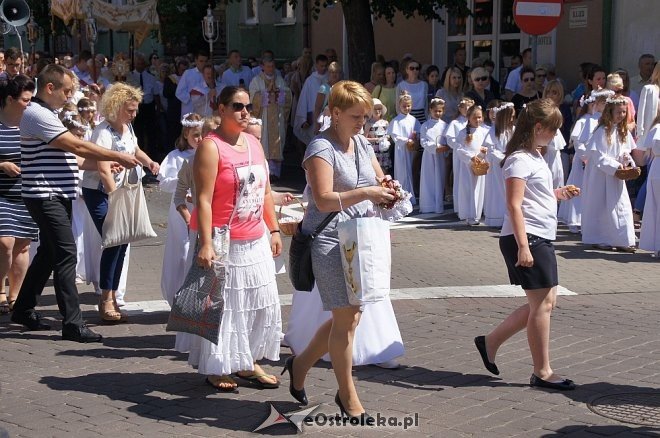 Procesja Bożego Ciała w sanktuarium pw. św. Antoniego Padewskiego w Ostrołęce [15.06.2017] - zdjęcie #228 - eOstroleka.pl