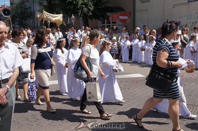 Procesja Bożego Ciała w sanktuarium pw. św. Antoniego Padewskiego w Ostrołęce [15.06.2017] - zdjęcie #226 - eOstroleka.pl