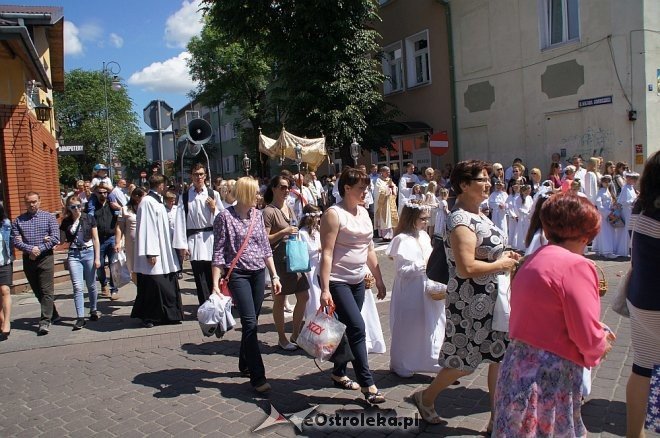 Procesja Bożego Ciała w sanktuarium pw. św. Antoniego Padewskiego w Ostrołęce [15.06.2017] - zdjęcie #224 - eOstroleka.pl