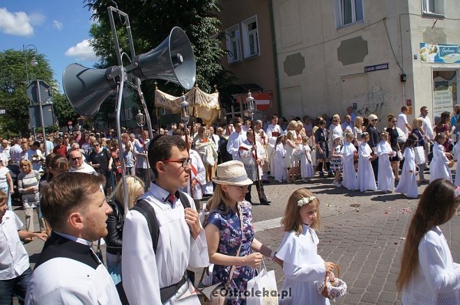 Procesja Bożego Ciała w sanktuarium pw. św. Antoniego Padewskiego w Ostrołęce [15.06.2017] - zdjęcie #220 - eOstroleka.pl